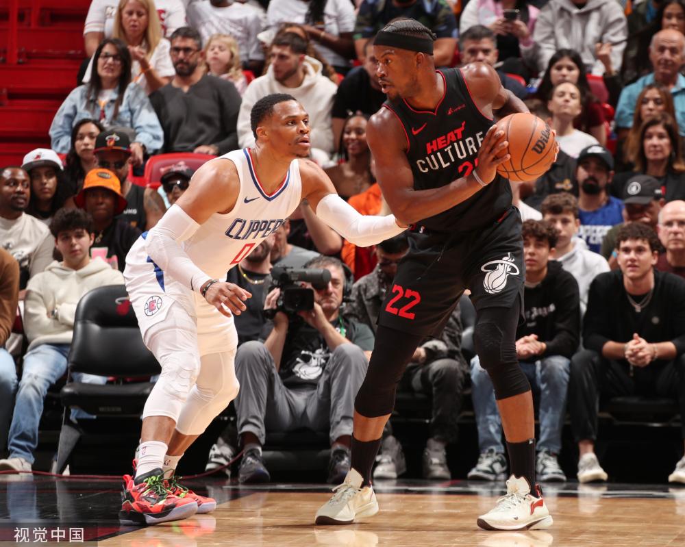 使得观众对 使得观众对